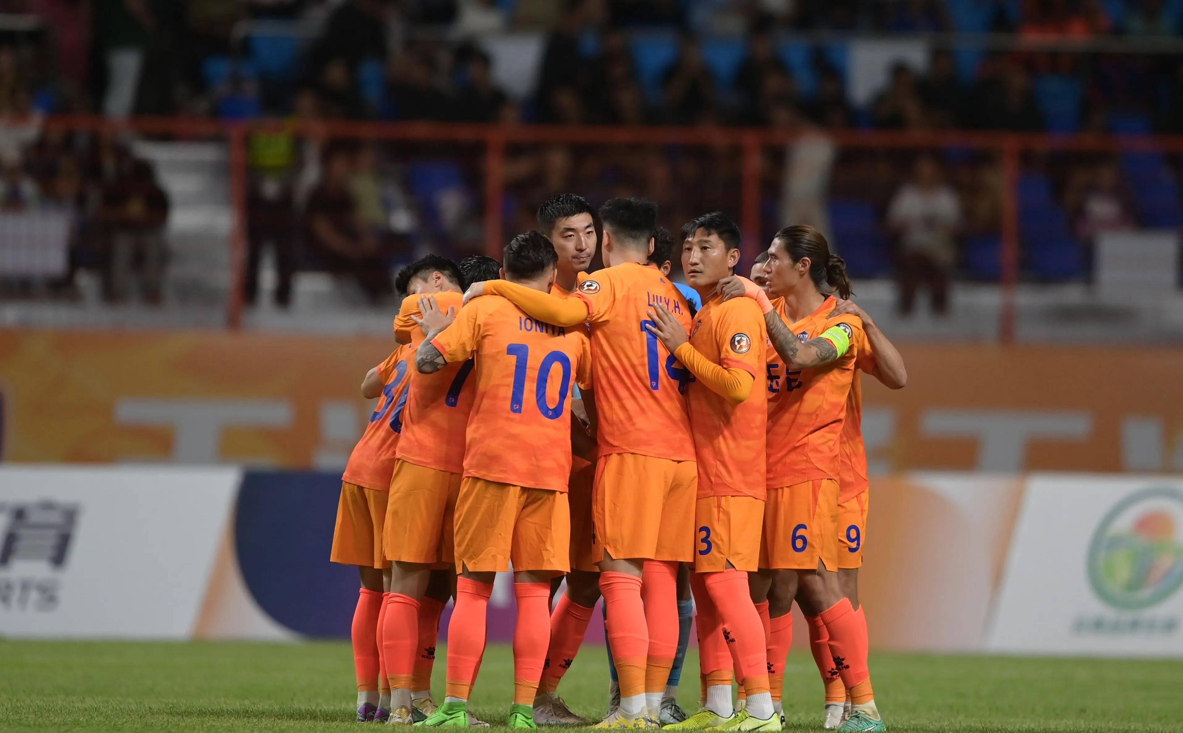 深圳亚泰破天荒胜福建，领跑积分榜强势领先的简单介绍