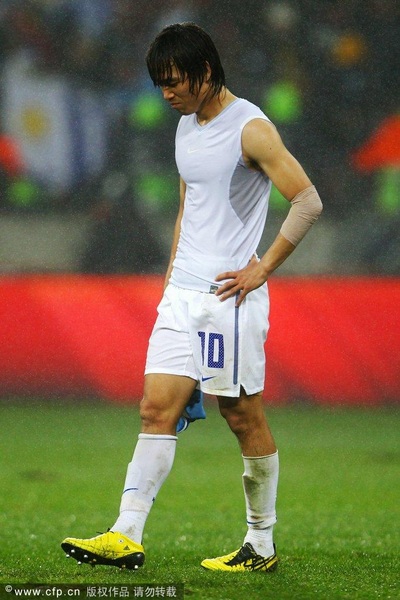 离场队员伤愈复出,力挽狂澜助球队获胜 离场队员伤愈复出,力挽狂澜助球队获胜