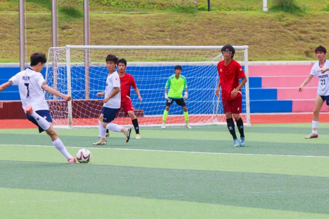 精彩纷呈的足球比赛成为热门话题 精彩纷呈的足球比赛成为热门话题