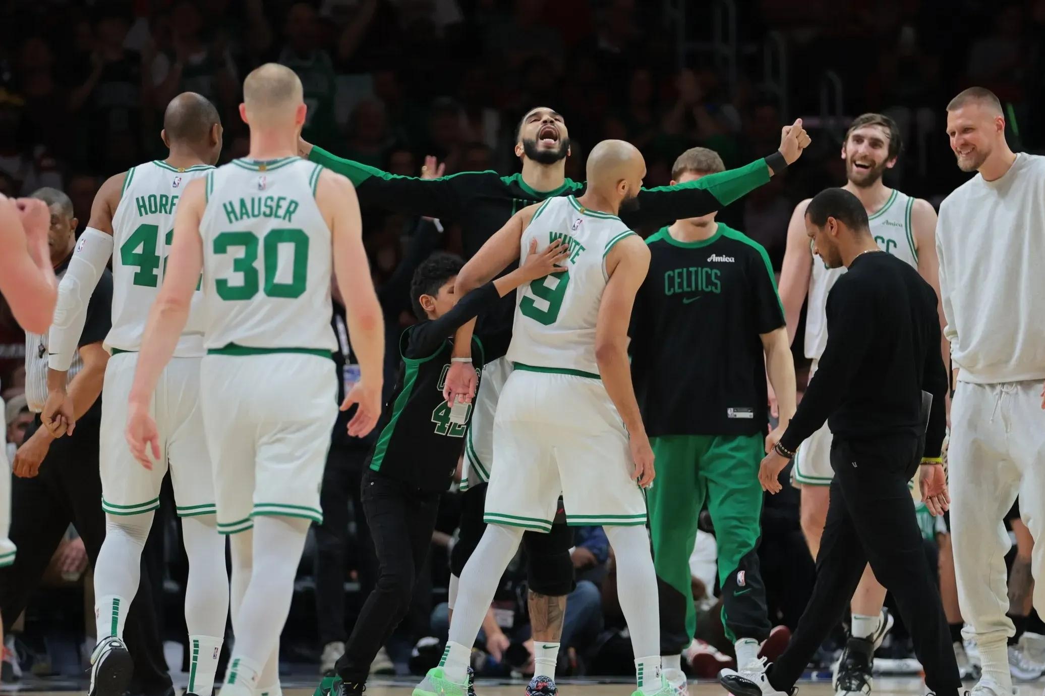 明星球员表现抢眼，球队整体风格逐渐显现