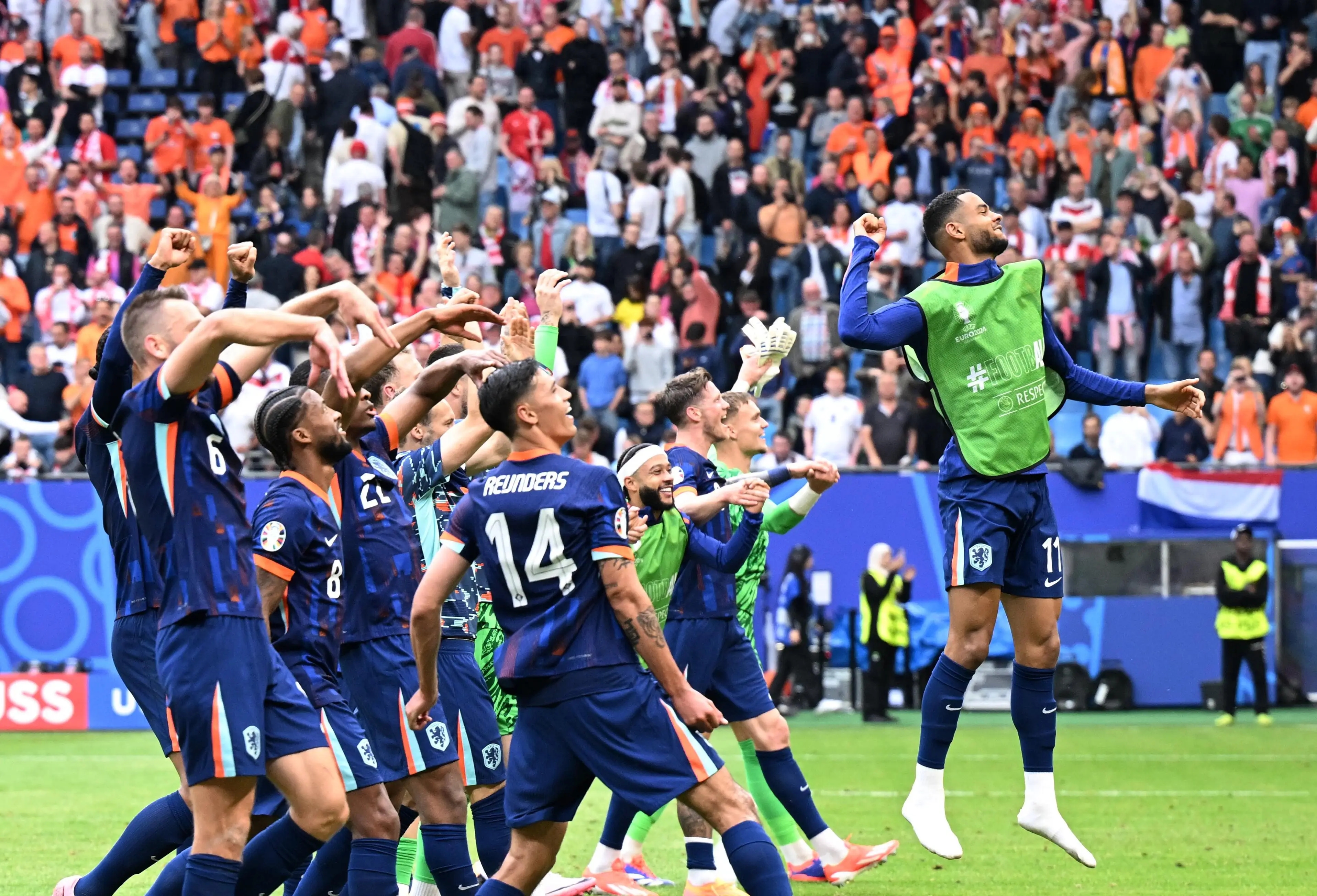 B体育培训-关于强强对抗，欧洲杯赛场上的精彩战绩备受瞩目的信息