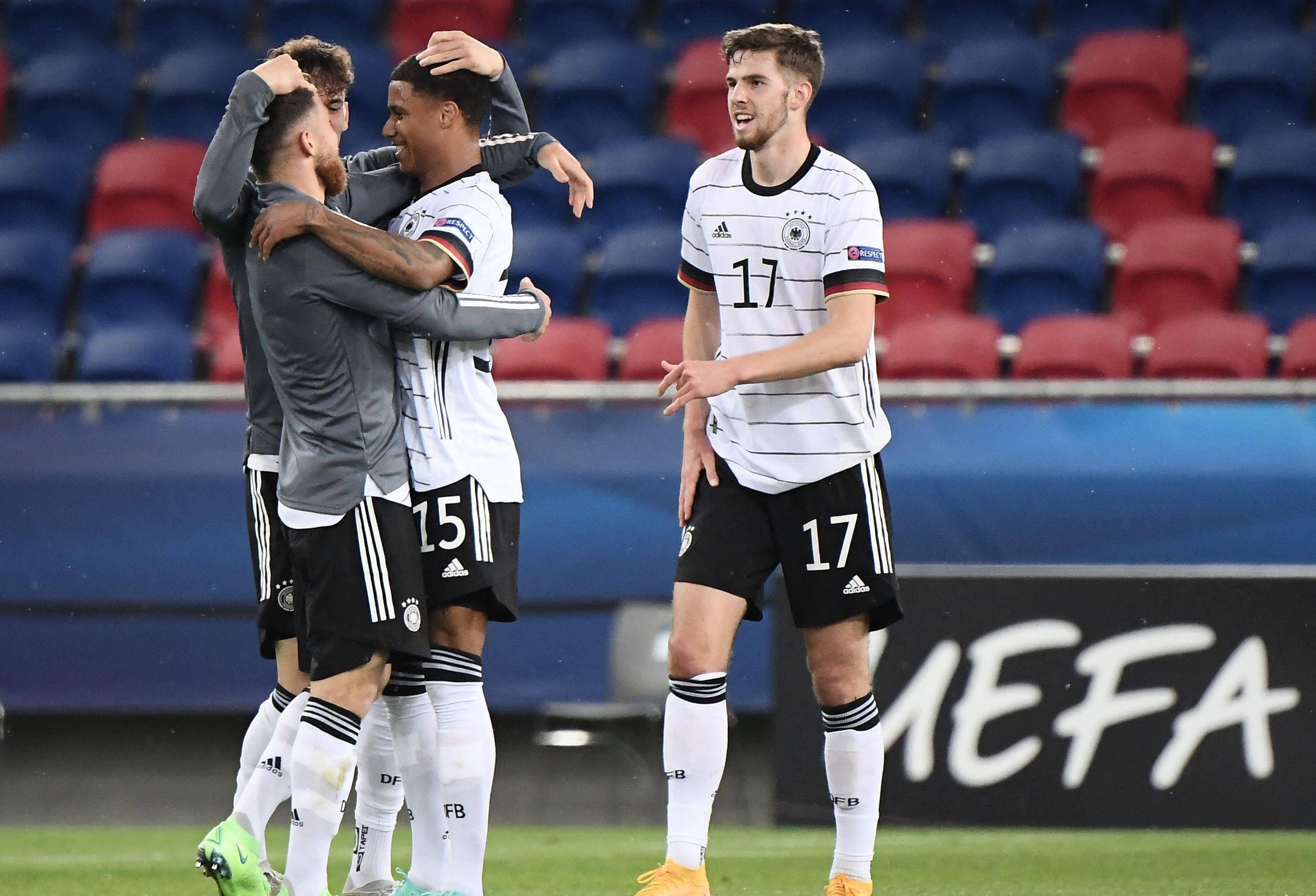 B体育活动-包含一支实力强大的球队在最新一轮比赛中再次展现了统治力的词条