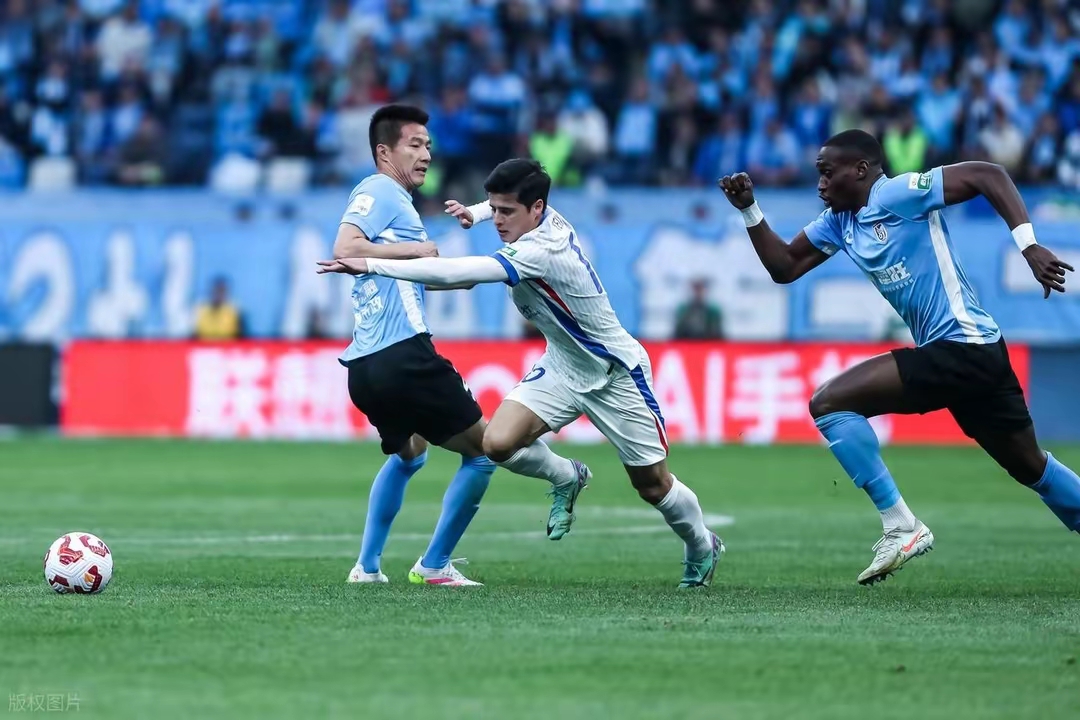 包含一支实力强大的球队在最新一轮比赛中再次展现了统治力的词条