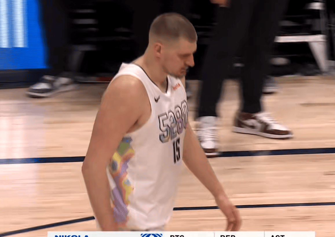 B体育app-球队主力中锋当选MVP，篮板球碾压对手