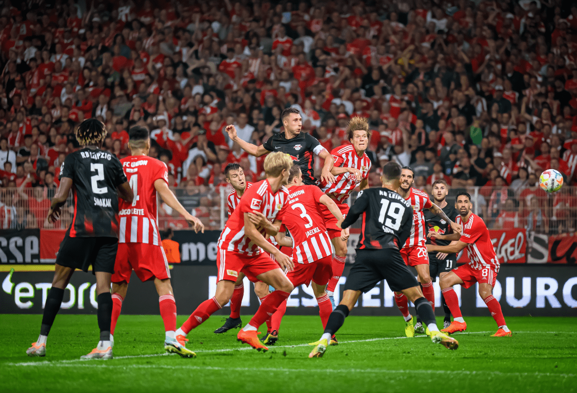 劲旅交锋精彩对决一触即发吸引全场目光的简单介绍