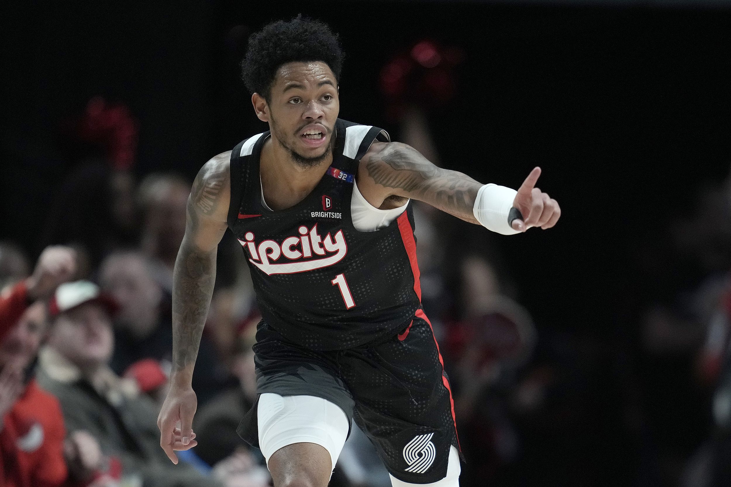 B体育登录入口-开拓者接连失利，球队境况堪忧