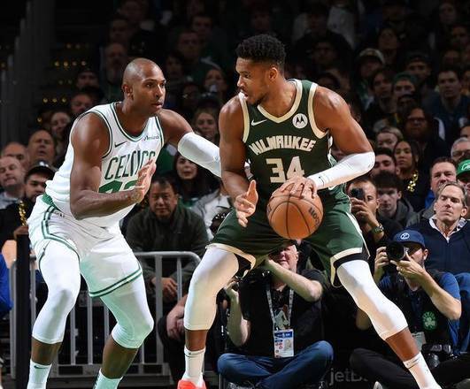 B体育娱乐-雄鹿球员米德尔顿收获比赛关键进球