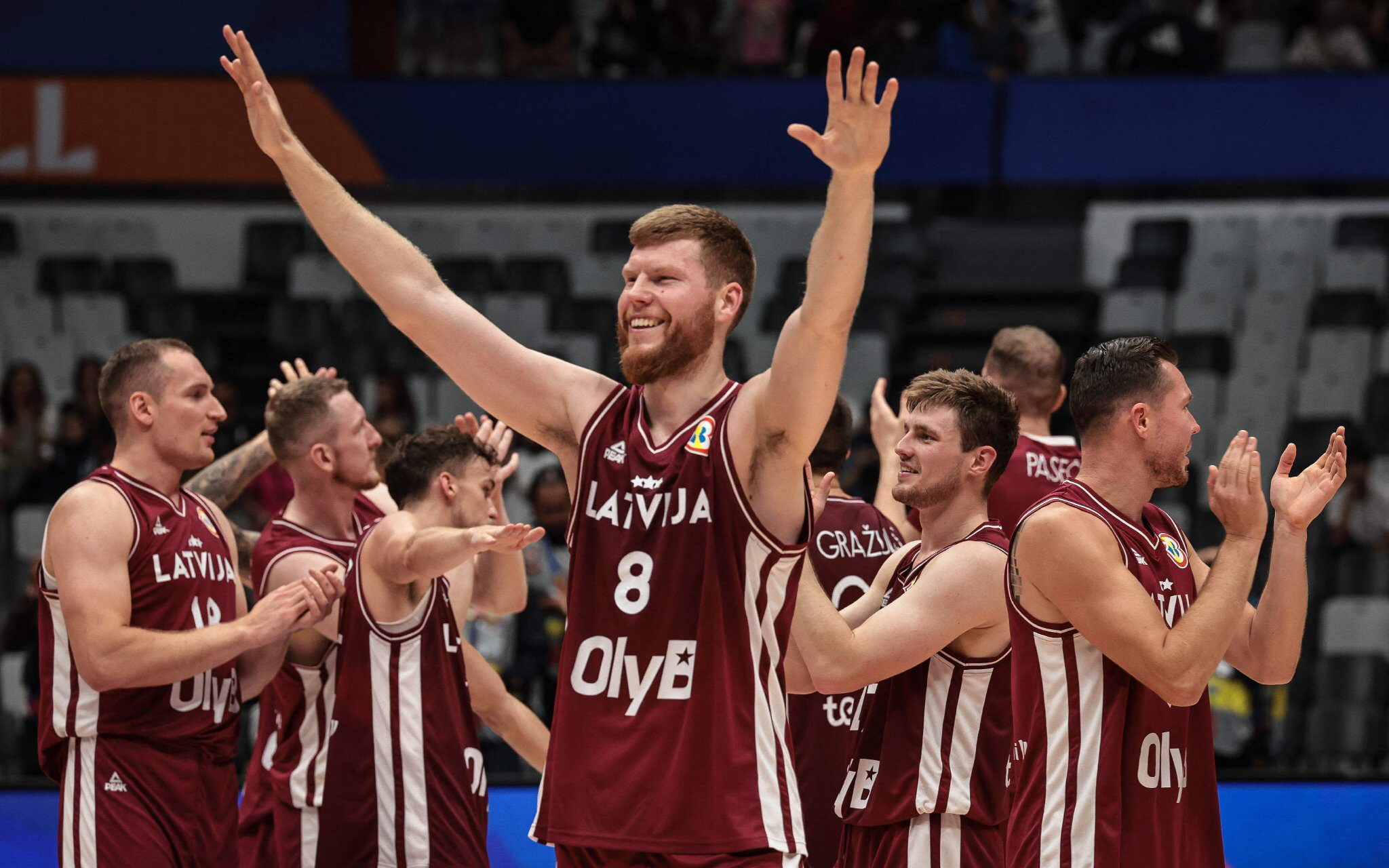 B体育app下载地址-赛季末段球队士气高昂，全力备战