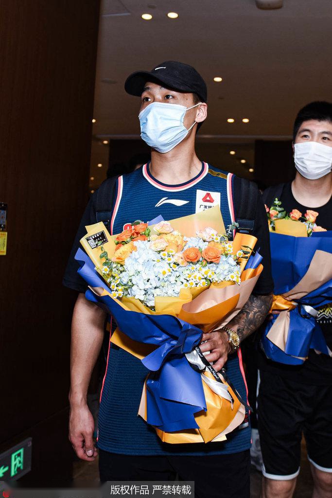 贵州男篮连续凯旋，队员精神抖擞的简单介绍