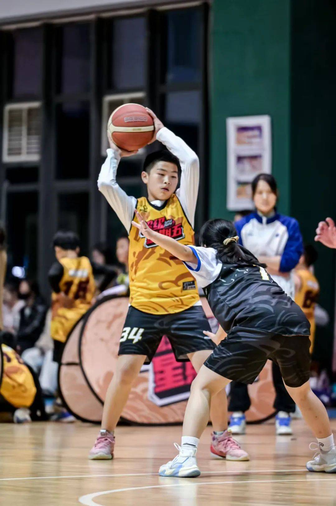 一场比赛中球员技术展示完美，赢得观众掌声的简单介绍