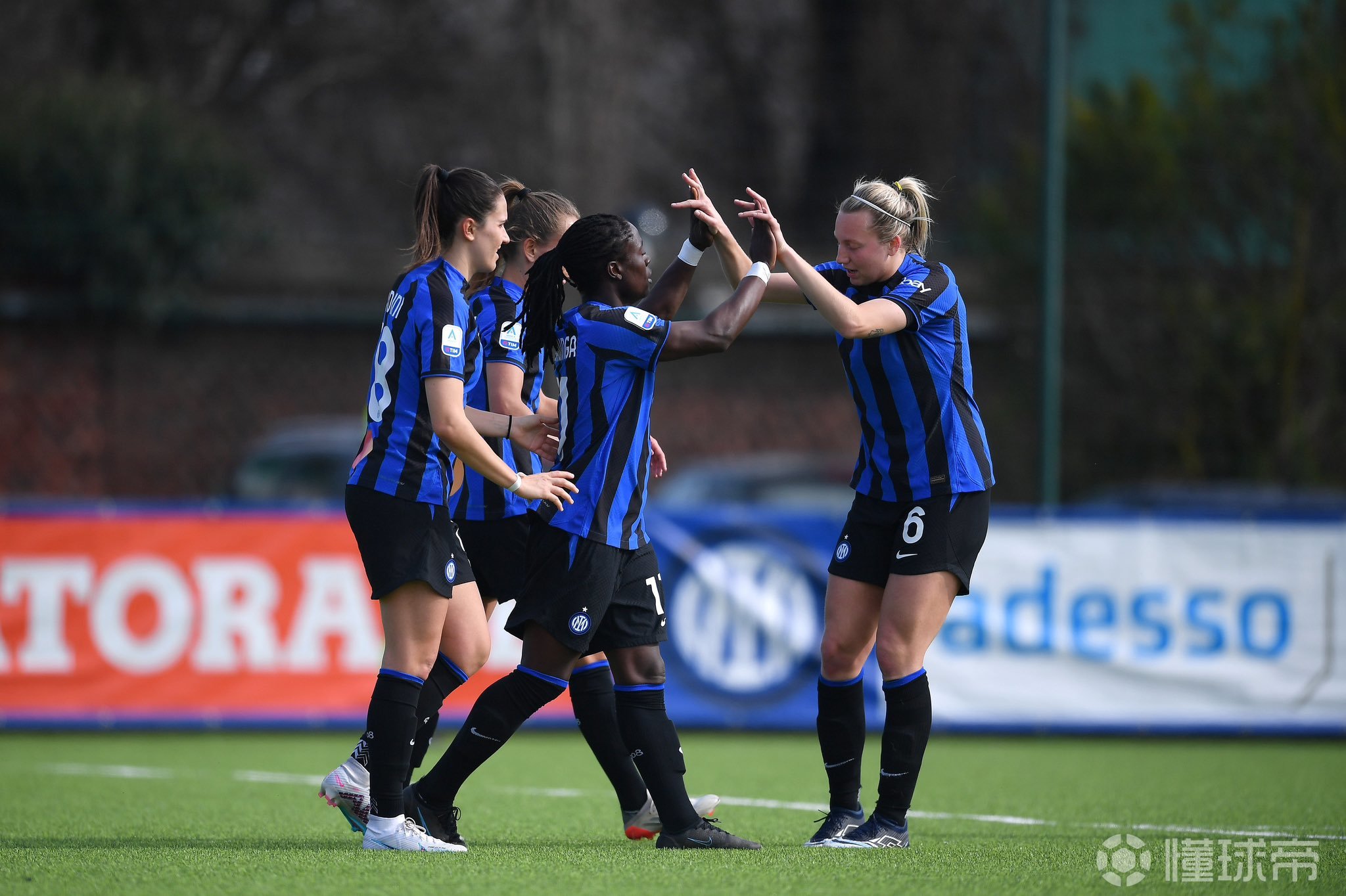 意大利女足备战受挫,新秀球员成为希望 意大利女足备战受挫,新秀球员成为希望