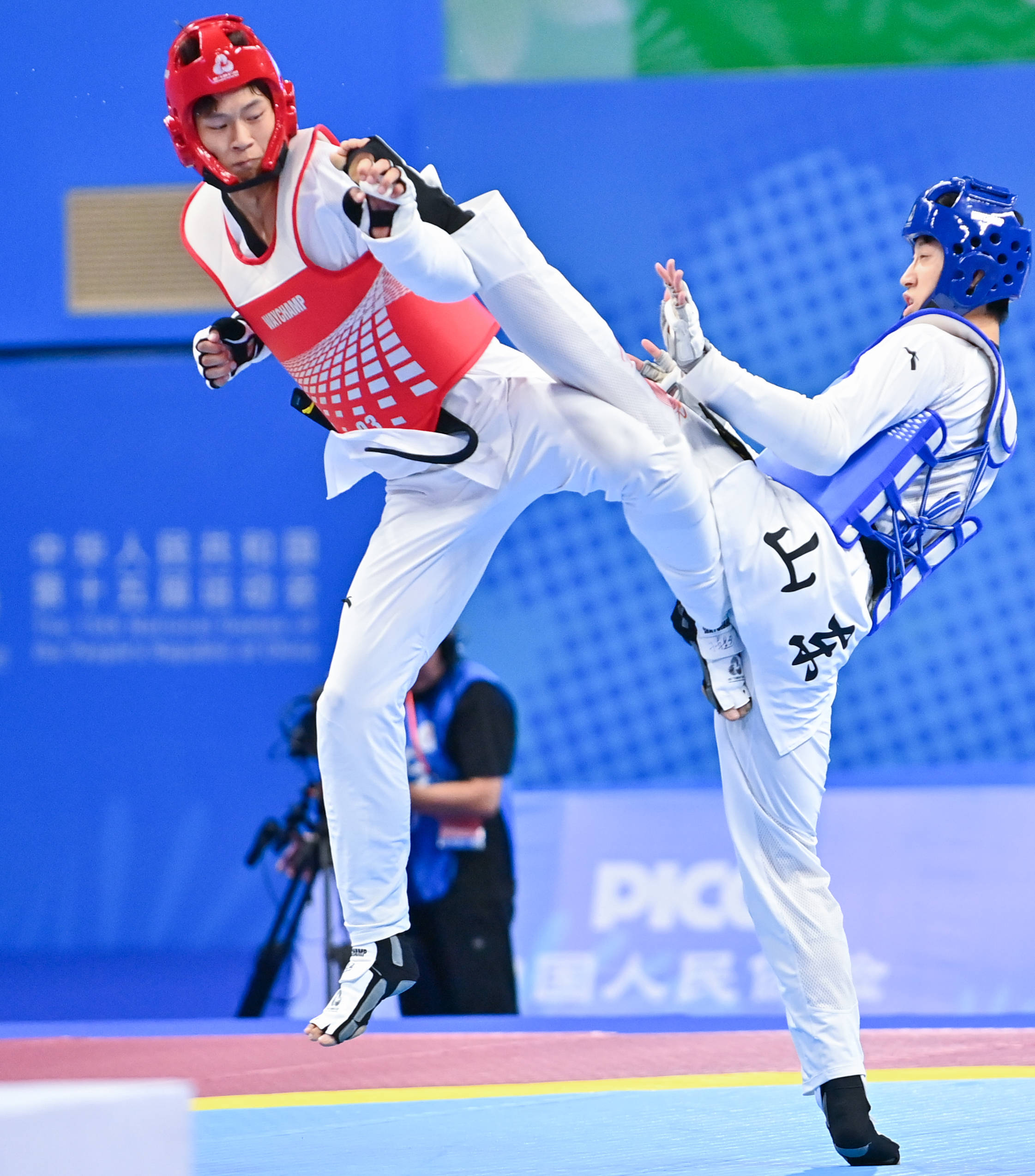 跆拳道男子决赛:韩国选手夺冠 跆拳道男子决赛:韩国选手夺冠