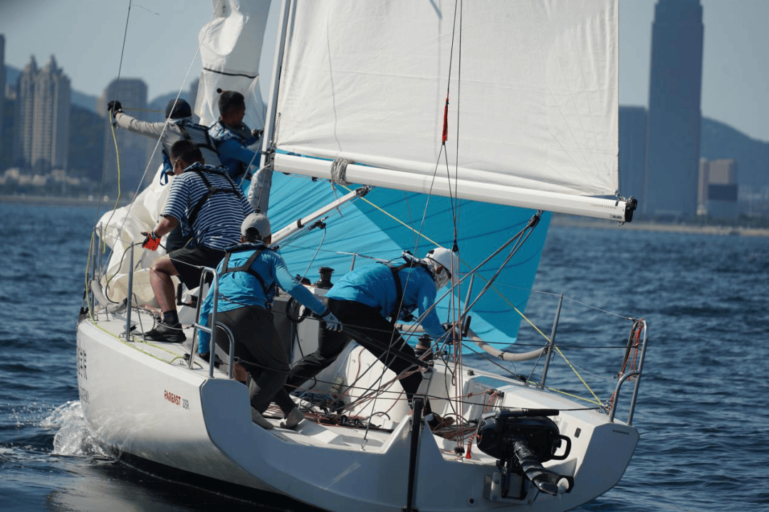 阿尔及利亚帆船选手斩获金牌 阿尔及利亚帆船选手斩获金牌