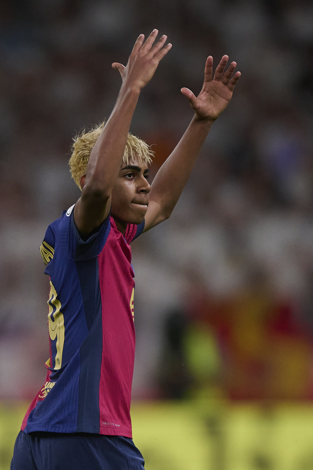 巴塞罗那主场大胜,稳坐积分榜榜首 巴塞罗那主场大胜,稳坐积分榜榜首