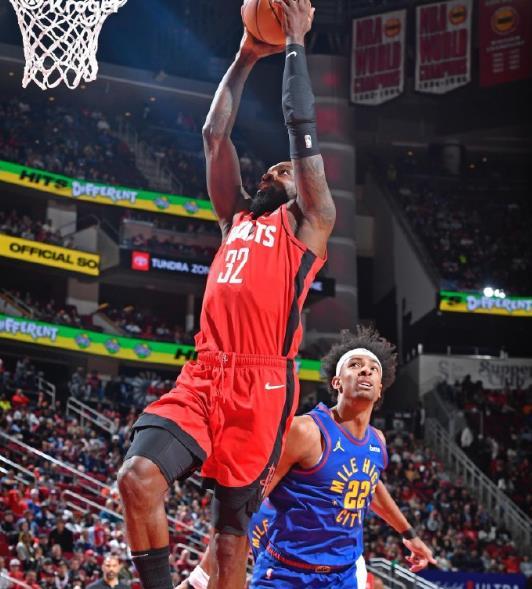 火箭主场战胜热火,继续保持不败 火箭主场战胜热火,继续保持不败