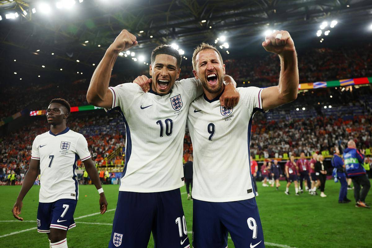 包含英格兰主场大胜安道尔，提前晋级强的词条